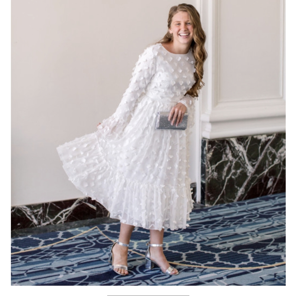 Dainty jewells white dress with white flowers size medium